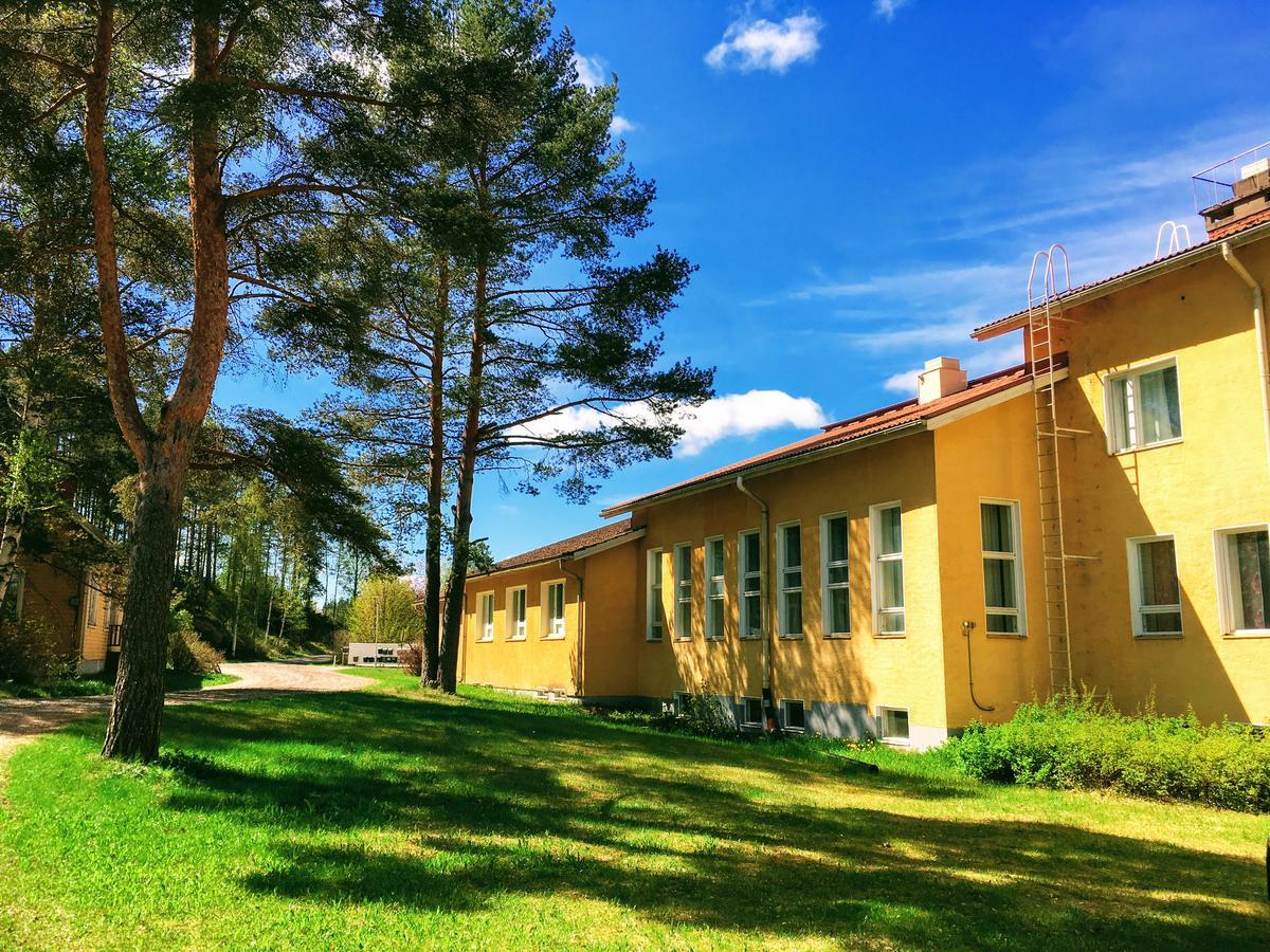 Hostel Vanha Koulu Monola Esterno foto